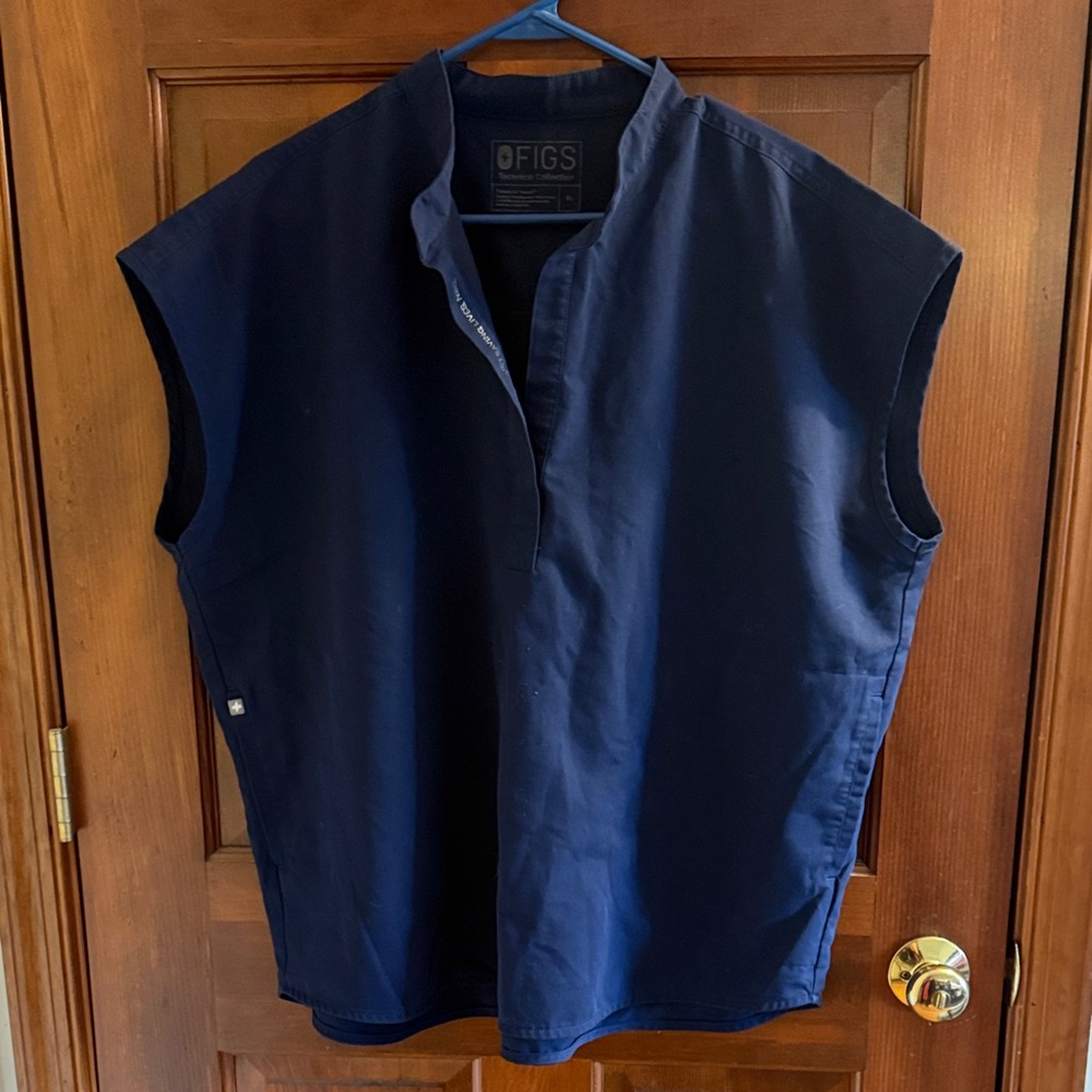 Figs Women's Navy Scrub Top